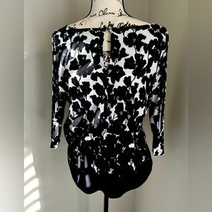 White House Black Market 3/4 Sleeve Top